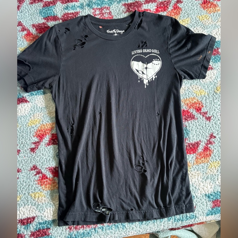 Distressed Living Dead Girl t-shirt size medium